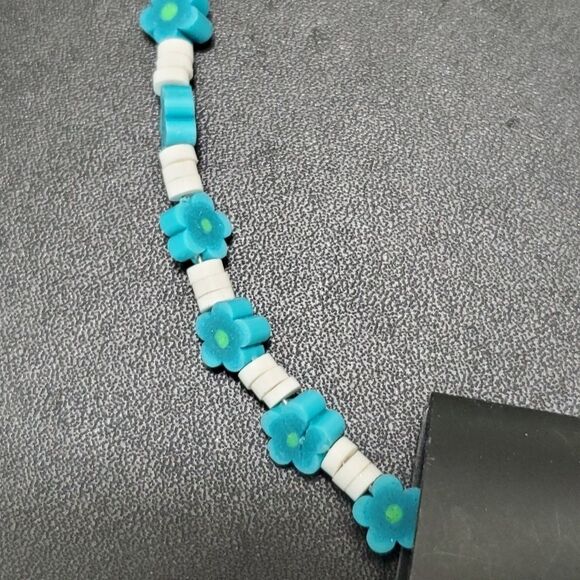 Blue, green and white flower necklace - Picture 4 of 11